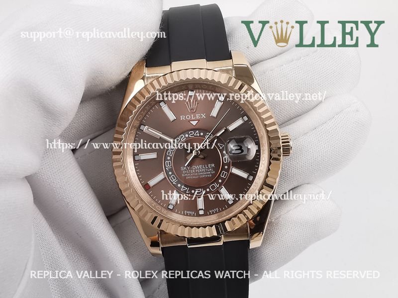 1032646c400ec898036e99a459cd96dfcefe4d25 SKD223 Rolex Sky-Dweller 326235 Rubber Strap Chocolate Dial - Image 1