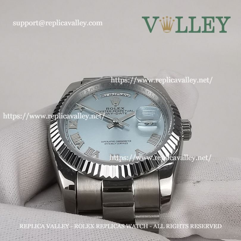 DD36007 Rolex Day-Date 128236 Fluted Bezel Ice-Blue Roman Dial