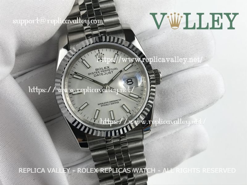 8764cae569af078bf1538624510e3be21fe15527 DJ36053 Rolex Datejust 126234 Fluted Bezel Silver Dial - Image 1