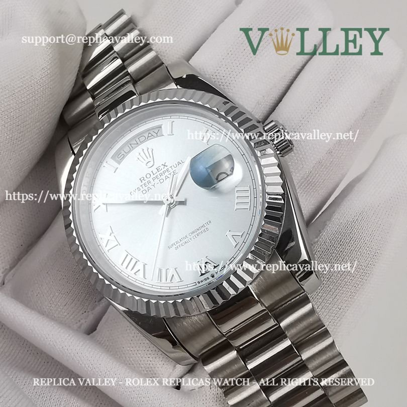 DD36007 Rolex Day-Date 128236 Fluted Bezel Ice-Blue Roman Dial