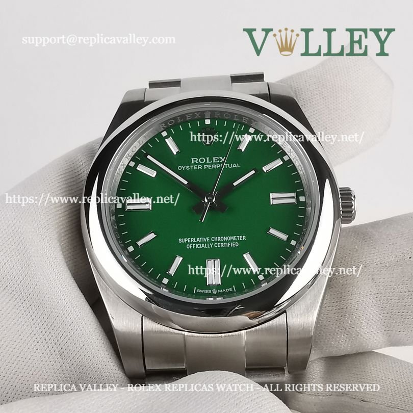 OP41005 Rolex Oyster Perpetual 124300 Green Dial