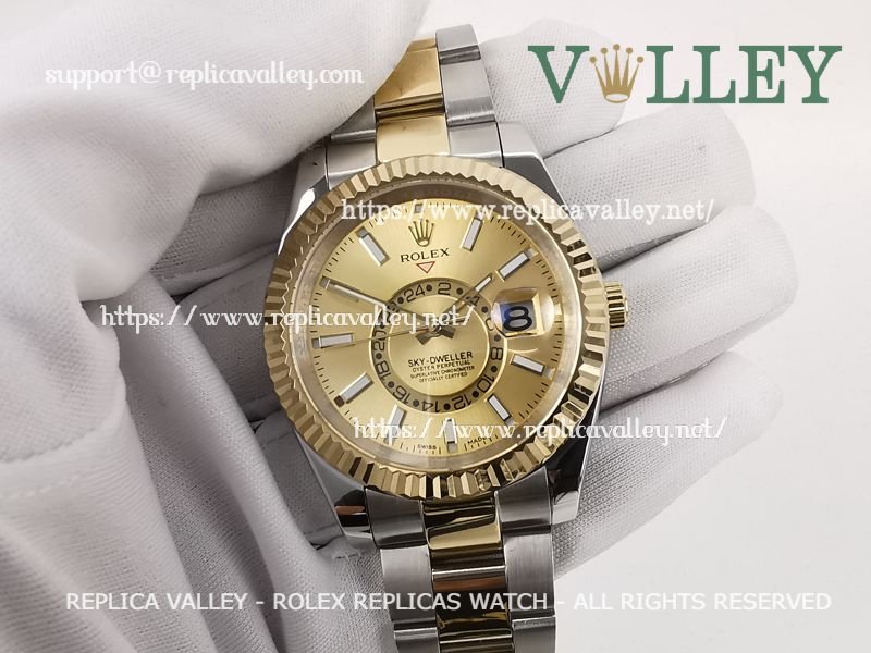 ee8fe09bab38086a54bbd30b8cb90eec0e103bc3 SKD101 Rolex Sky-Dweller 326933 Oyster Bracelet Gold Dial - Image 1